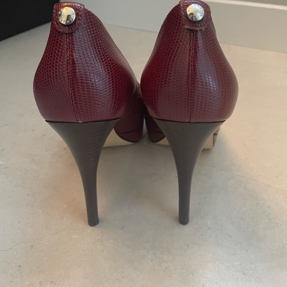 Michael Kors size 8 heels. Excellent condition. - Picture 3 of 4